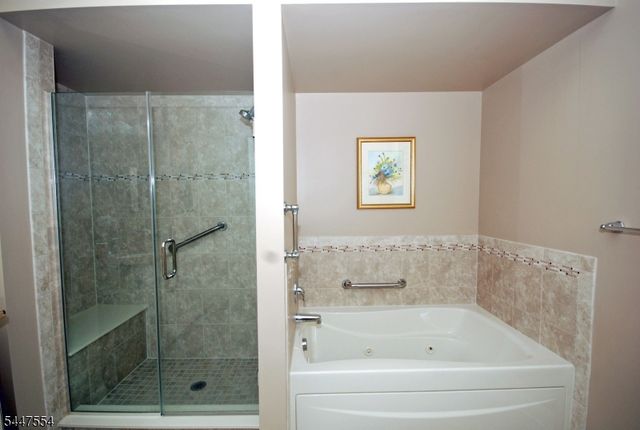 8 Pebble Rd C2, Woodland Park, NJ 07424