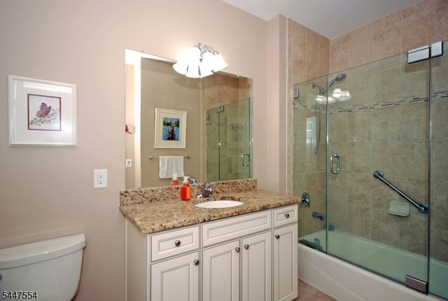 8 Pebble Rd C2, Woodland Park, NJ 07424