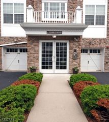 8 Pebble Rd C2, Woodland Park, NJ 07424