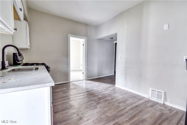 8303 Connecticut Avenue, Cleveland, OH 44105