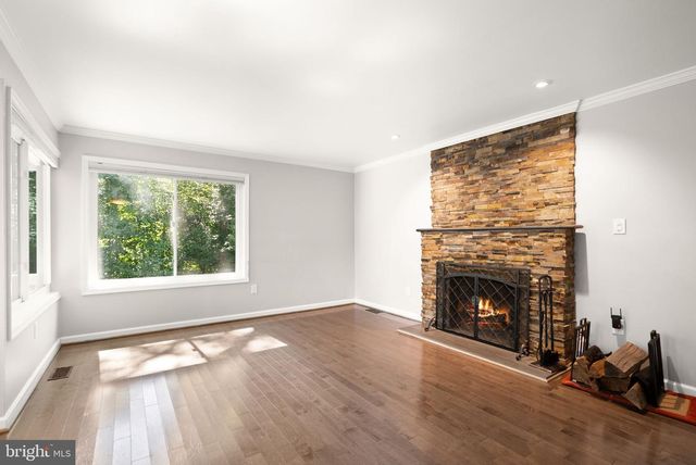 120 E MEADOWLAND LN E, Sterling, VA 20164