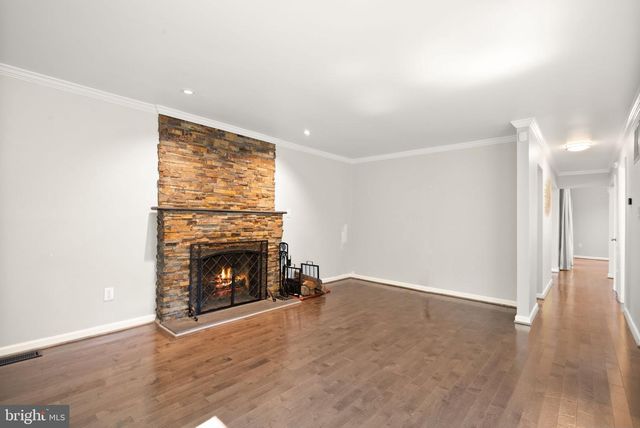 120 E MEADOWLAND LN E, Sterling, VA 20164