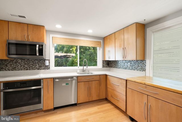 120 E MEADOWLAND LN E, Sterling, VA 20164