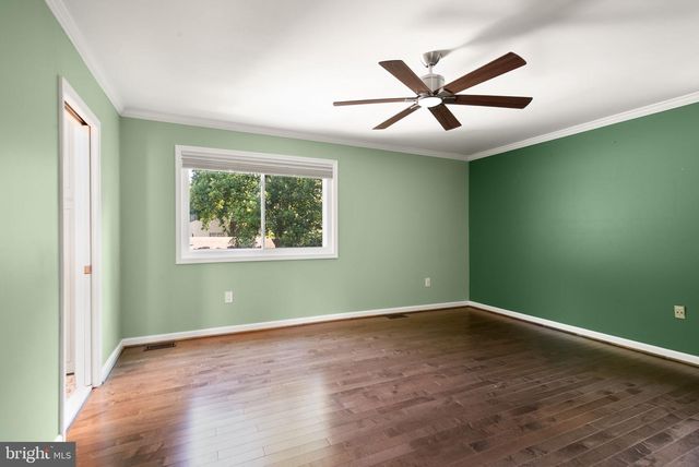 120 E MEADOWLAND LN E, Sterling, VA 20164
