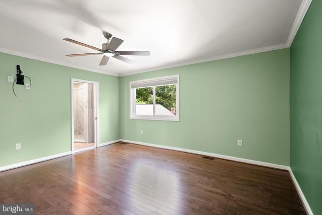 120 E MEADOWLAND LN E, Sterling, VA 20164