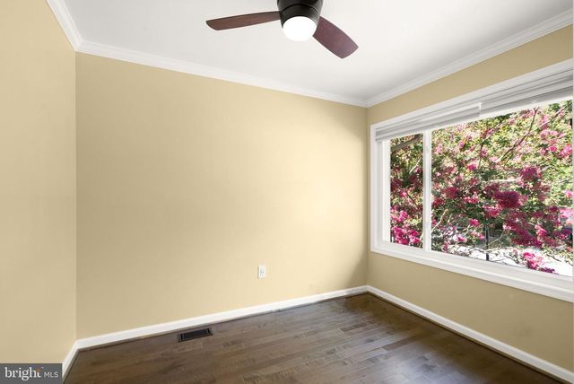 120 E MEADOWLAND LN E, Sterling, VA 20164