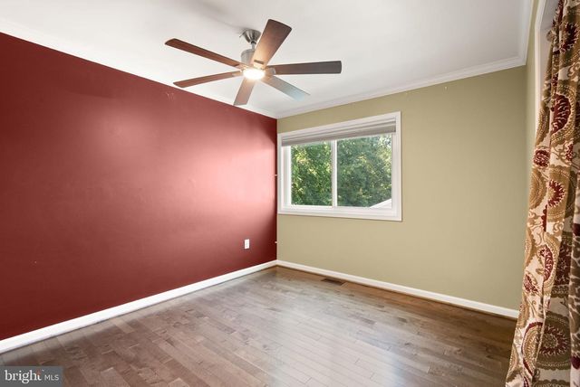 120 E MEADOWLAND LN E, Sterling, VA 20164