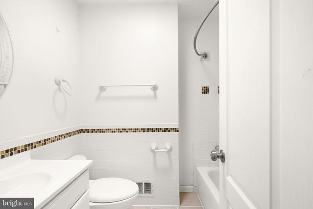 120 E MEADOWLAND LN E, Sterling, VA 20164