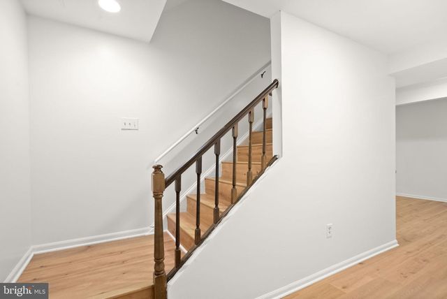 120 E MEADOWLAND LN E, Sterling, VA 20164