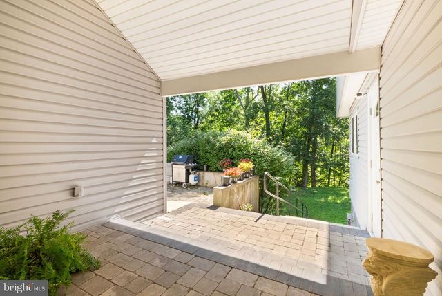 120 E MEADOWLAND LN E, Sterling, VA 20164