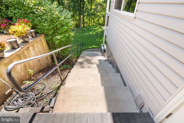 120 E MEADOWLAND LN E, Sterling, VA 20164