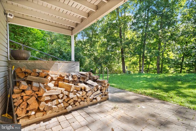 120 E MEADOWLAND LN E, Sterling, VA 20164