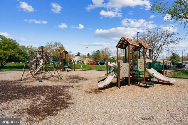 120 E MEADOWLAND LN E, Sterling, VA 20164