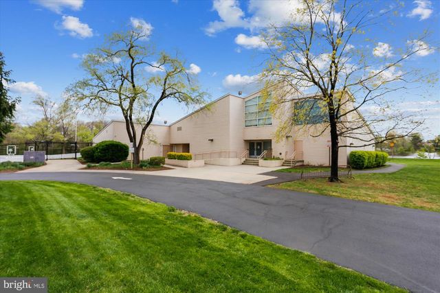 120 E MEADOWLAND LN E, Sterling, VA 20164