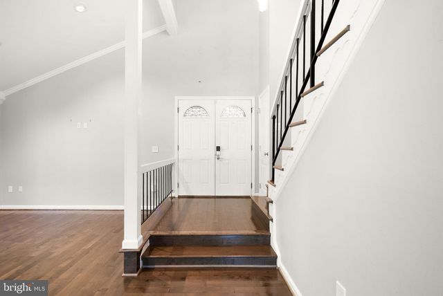 120 E MEADOWLAND LN E, Sterling, VA 20164