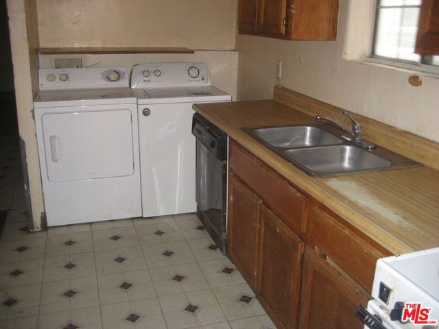 9607 S Evers Avenue, Los Angeles, CA 90002