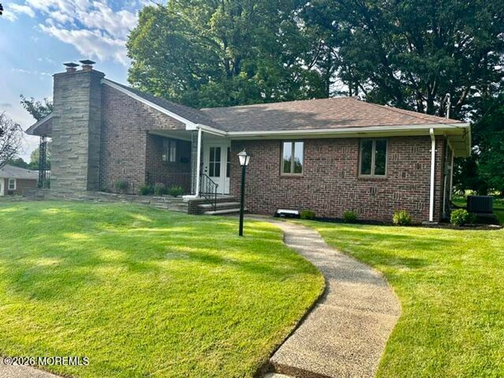 16 Charlotte Street, Sayreville, NJ 08872