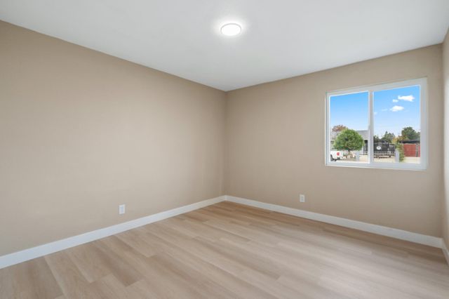 732 N Dwight Avenue, Farmersville, CA 93223