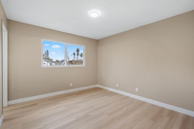 732 N Dwight Avenue, Farmersville, CA 93223