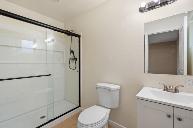 732 N Dwight Avenue, Farmersville, CA 93223