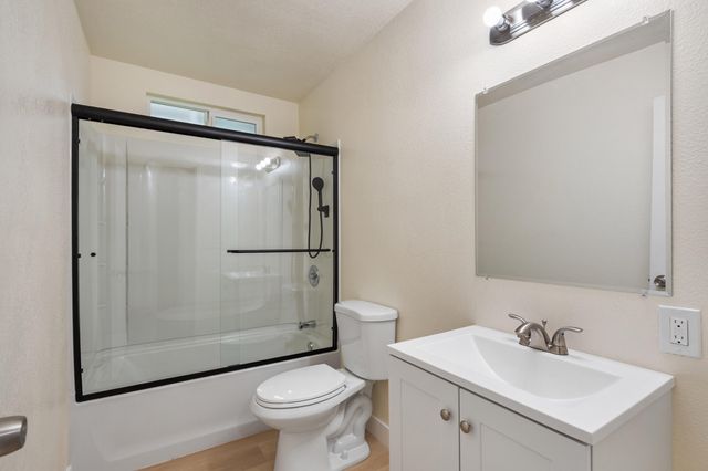 732 N Dwight Avenue, Farmersville, CA 93223