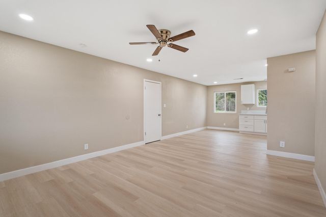 732 N Dwight Avenue, Farmersville, CA 93223