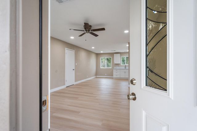 732 N Dwight Avenue, Farmersville, CA 93223