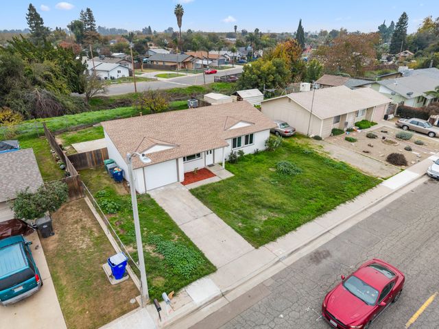 732 N Dwight Avenue, Farmersville, CA 93223