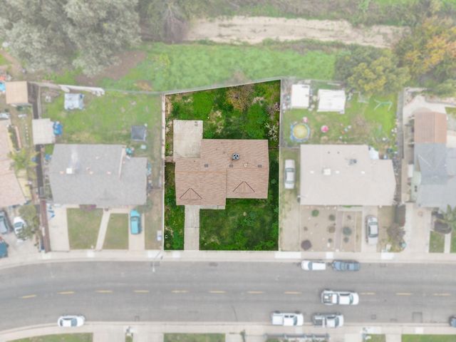 732 N Dwight Avenue, Farmersville, CA 93223
