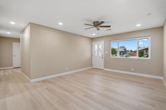 732 N Dwight Avenue, Farmersville, CA 93223