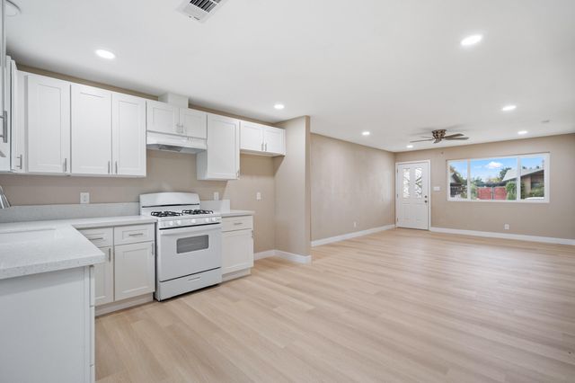 732 N Dwight Avenue, Farmersville, CA 93223