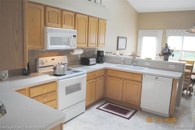 380 Walnut Drive, South Lyon, MI 48178