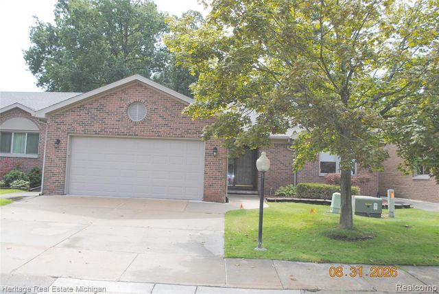 380 Walnut Drive, South Lyon, MI 48178