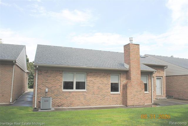 380 Walnut Drive, South Lyon, MI 48178