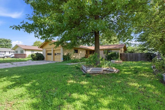 2705 S Martinson Ave, Wichita, KS 67217