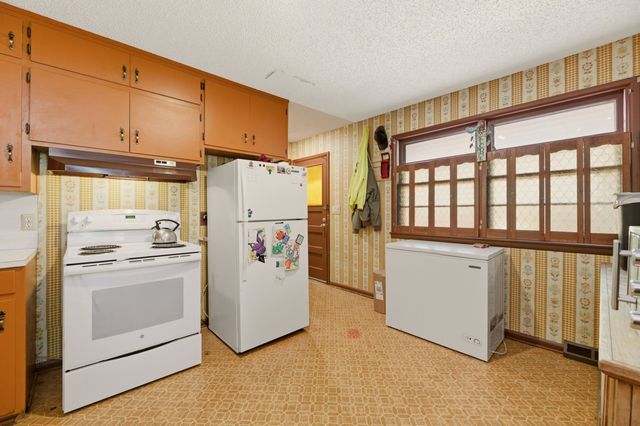 2705 S Martinson Ave, Wichita, KS 67217