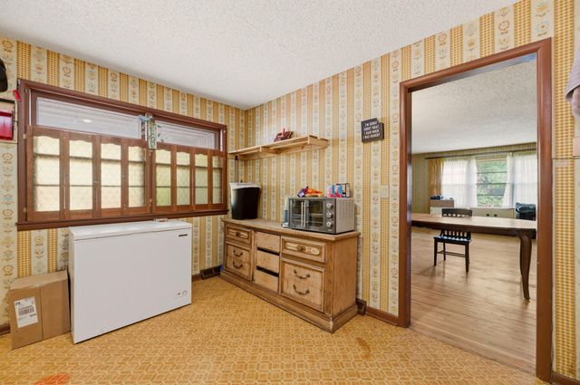 2705 S Martinson Ave, Wichita, KS 67217