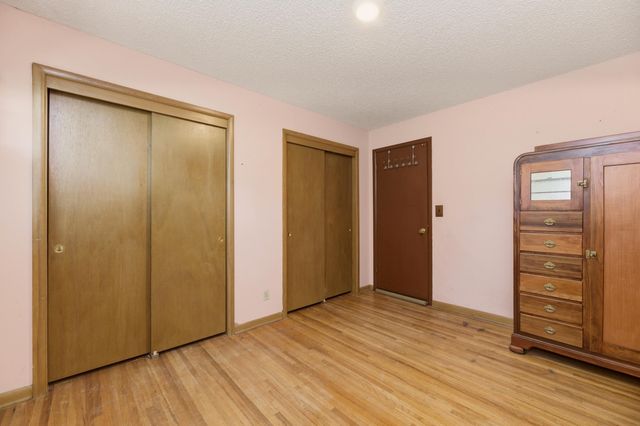 2705 S Martinson Ave, Wichita, KS 67217