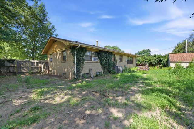 2705 S Martinson Ave, Wichita, KS 67217