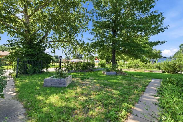 2705 S Martinson Ave, Wichita, KS 67217