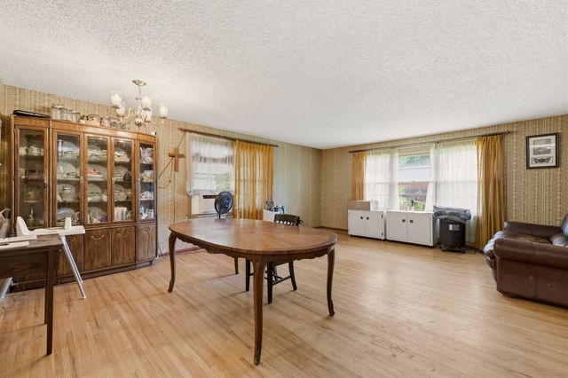 2705 S Martinson Ave, Wichita, KS 67217