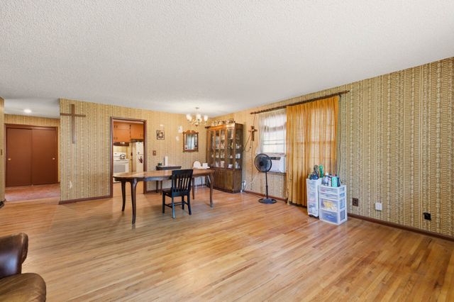 2705 S Martinson Ave, Wichita, KS 67217