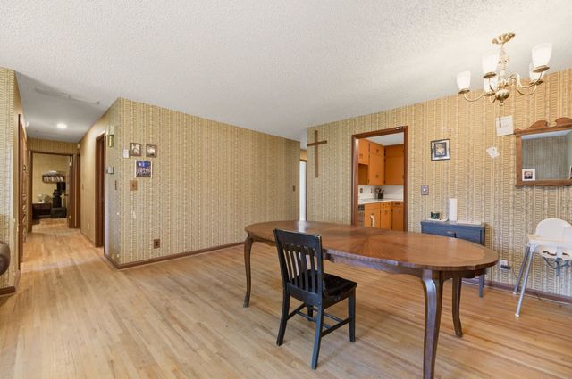 2705 S Martinson Ave, Wichita, KS 67217