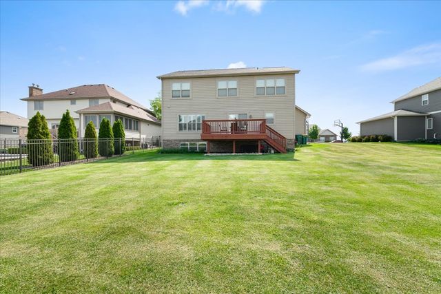 21042 Lakewoods Lane, Shorewood, IL 60404