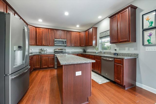 21042 Lakewoods Lane, Shorewood, IL 60404