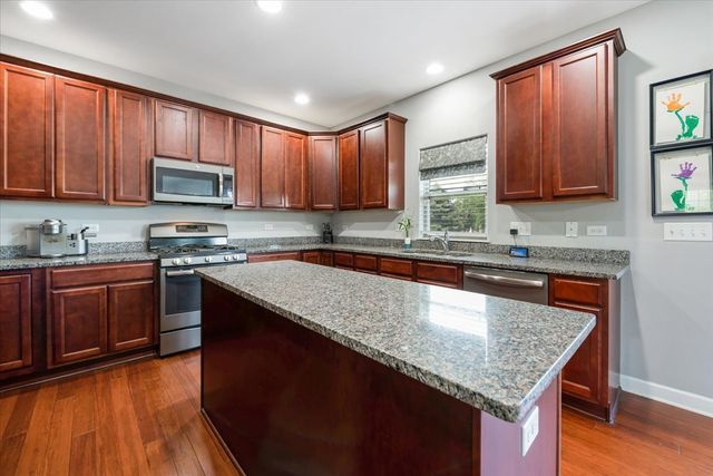 21042 Lakewoods Lane, Shorewood, IL 60404