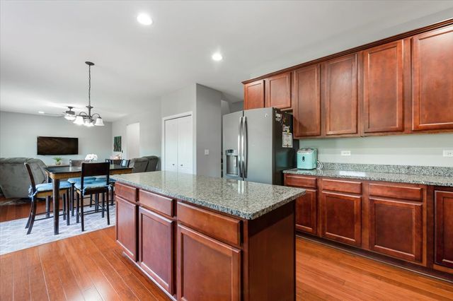 21042 Lakewoods Lane, Shorewood, IL 60404