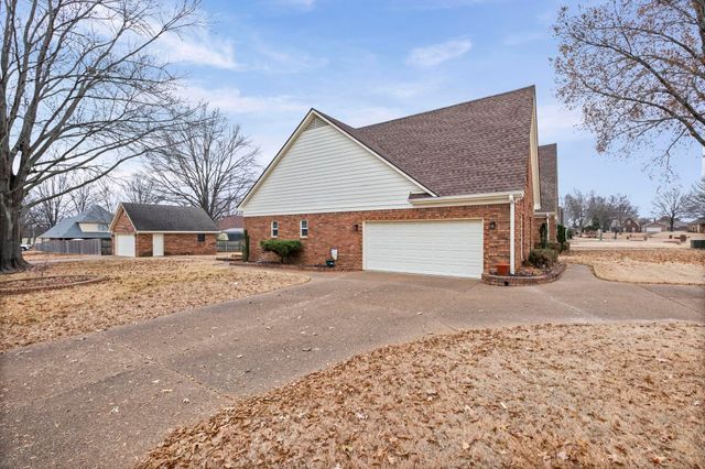 3339 PEMBROKE ELLIS CV, Memphis, TN 38133