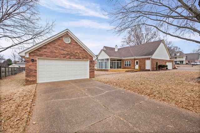 3339 PEMBROKE ELLIS CV, Memphis, TN 38133