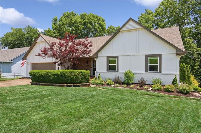 5909 Greenwood Street, Shawnee, KS 66216